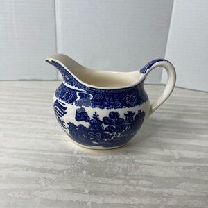 Vintage Blue Willow creamer, 1-cup capacity, blue & white chinoiserie creamer